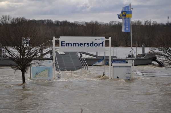 Überschwemmte Donau-Anlegestelle Emmersdorf