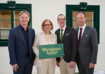 (v.l.n.r.) Michael Duscher, Geschäftsführer der NÖ Werbung, Landeshauptfrau Johanna Mikl-Leitner, Obmann der Wirtshauskultur Harald Pollak und Mario Pulker, Spartenobmann Wirtschaftskammer.
