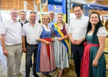 Landeshauptfrau Johanna Mikl-Leitner und Bundesminister Norbert Totschnig beim Rundgang am Messegelände.