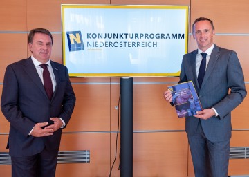 Wirtschaftslandesrat Jochen Danninger (rechts im Bild) und Wirtschaftskammer NÖ Präsident Wolfgang Ecker präsentierten Eckpunkte des NÖ Konjunkturprogramms 