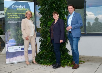 Landeshauptfrau Johanna Mikl-Leitner mit den Natur im Garten Geschäftsführern Christa Lackner und Matthias Wobornik.