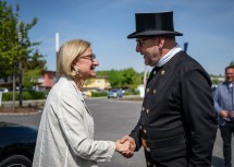 Florianifeier der Rauchfangkehrer in Mauer: Landeshauptfrau Johanna Mikl-Leitner und NÖ Innungsmeister Matthias Vetiska 