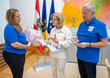 Manuela Holakovsky, Landeshauptfrau Johanna Mikl-Leitner und Gerhard „Alfi“ Noe (v.l.).