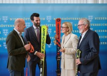 Skiweltcup auch heuer wieder auf dem Semmering: Bürgermeister Hermann Doppelreiter, LH-Stellvertreter Udo Landbauer, Landeshauptfrau Johanna Mikl-Leitner und Organisator Franz Steiner.