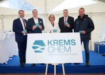 Neuer Name KremsChem präsentiert: Vizebürgermeister Florian Kamleitner, KremsChem Austria CEO Michael Kunz, Landeshauptfrau Johanna Mikl-Leitner, KremsChem Holding CEO Ralph Theuer und Bürgermeister Peter Molnar.