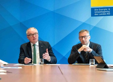 LH-Stv. Stephan Pernkopf und eNu-Geschäftsführer Herbert Greisberger sind sich einig: Niederösterreich ist Spitzenreiter bei der Windkraftnutzung.