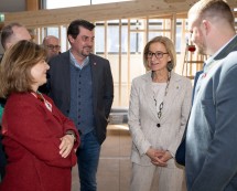 Landeshauptfrau Johanna Mikl-Leitner im Gespräch mit NÖBEG GF Doris Agneter, Bürgermeister Rainer Hirschmann und Matthias Eschelmüller