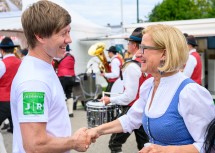 Landeshauptfrau Johanna Mikl-Leitner im Gespräch mit Markus Gansberger von der „Innovation Farm“.