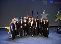 Landeshauptfrau Johanna Mikl-Leitner mit dem Jugendorchester der Europäischen Union (EUYO), das den Festakt mit Werken von Johann Strauss musikalisch gestaltete.
