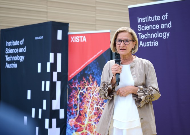 LH Mikl-Leitner eröffnet neuen Bauteil im XISTA Science Park