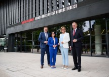 Bei der Übergabe des Vorsitzes in LH-Konferenz und im Bundesrat in Linz: Bundesrats-Präsident Franz Ebner, Bundesrats-Präsidentin a. d. Margit Göll, Landeshauptfrau Johanna Mikl-Leitner und Landeshauptmann Thomas Stelzer.