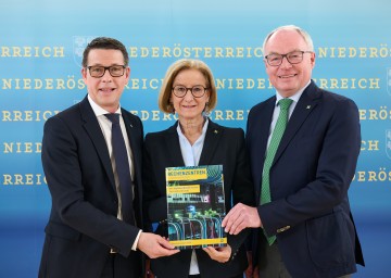 Präsentierten die neue NÖ Rechenzentren-Strategie: Klubobmann Kurt Hackl, Landeshauptfrau Johanna Mikl-Leitner und LH-Stv. Stephan Pernkopf.