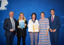 (v.l.n.r.) Landtagspräsident Karl Wilfing, Birgit Gassner (ASO Langenlois), Doris Aschauer (Direktorin ASO Langenlois), Landesrätin Susanne Rosenkranz, Bildungsdirektor Karl Fritthum.