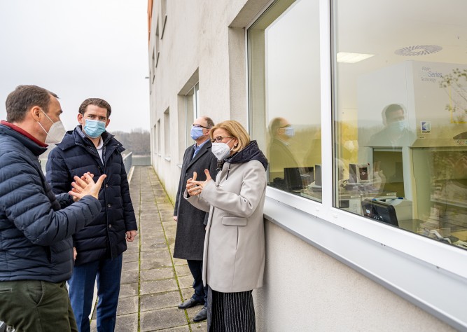 LH Johanna Mikl-Leitner und BK Sebastian Kurz bei Polymun Scientific: Impfung ist ein Schritt in Richtung Normalität