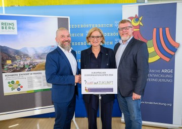 Landeshauptfrau Johanna Mikl-Leitner mit Bürgermeister Reinhard Nosofsky (li.) und VizebürgermeisterAndreas Prüller (re.).