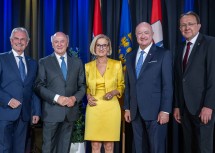 „40 Jahre Landeshauptstadt St. Pölten“ mit Landtagspräsident Karl Wilfing, Landeshauptmann a. D. Erwin Pröll, Landeshauptfrau Johanna Mikl-Leitner, Bundeskanzler Christian Stocker und dem St. Pöltner Bürgermeister Matthias Stadler (v. l. n. r.).