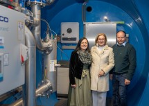 Landeshauptfrau Johanna Mikl-Leitner mit der Muggendorfer Bürgermeisterin Elisabeth Hollinger und Vizebürgermeister Michael Gschaider bei der Besichtigung des Hochbehälters Naßtal.