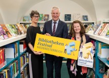 Stadtbibliothek-Leiterin Theresia Radl, Landesrat Anton Kasser und Treffpunkt Bibliothek Geschäftsführerin Kathrin Hömstreit freuen sich auf das Bibliotheken Festival NÖ 2026 (v.l.n.r)