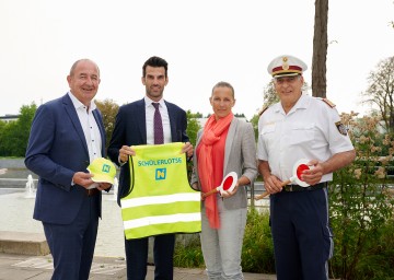 Franz Gausterer, NÖ.Regional, LH-Stellvertreter Udo Landbauer, Susanna Hauptmann, Radland NÖ und Brigadier Willy Konrath. (v.l.n.r.)