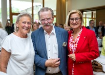 Landeshauptfrau Johanna Mikl-Leitner mit Teilnehmern des Tourismusforum Wienerwald.