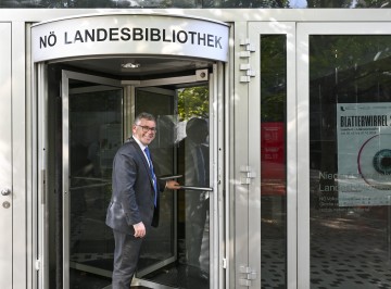 Landesrat Ludwig Schleritzko präsentiert Gratis-Leseausweis und neues Führungskonzept für die NÖ Landesbibliothek und das NÖ Landesarchiv.