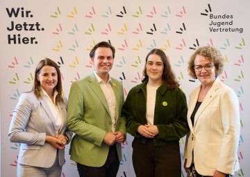 Im Bild von links nach rechts: Tirols Landesrätin Astrid Mair, die Bundesjugendvorsitzenden (BJV) Moritz Mittermann und Anna Schwabegger, sowie Niederösterreichs Landesrätin Christiane Teschl-Hofmeister 