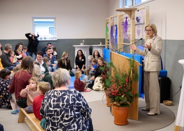 Landeshauptfrau Johanna Mikl-Leitner bei ihrer Festrede anlässlich der Kindergarten-Eröffnung in Aschbach-Markt.