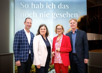 Mario Pulker (Bundesspartenobmann-Stellvertreter Sparte Tourismus und Freizeitwirtschaft), Kerstin Koren (Leiterin der Abteilung Wirtschaft, Tourismus und Technologie des Landes NÖ), Landeshauptfrau Johanna Mikl-Leitner und Michael Duscher, Geschäftsführer der Niederösterreich Werbung (v.l.n.r.)