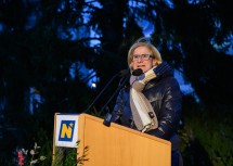 „Wir verstecken unsere christlichen Wurzeln und Traditionen nicht. Wir leben sie, weil sie für das Verbindende stehen“, so Landeshauptfrau Johanna Mikl-Leitner vor dem Christbaum.