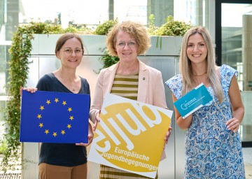 Im Bild von links nach rechts: Daniela Paulischin, Jugend-Landesrätin Christiane Teschl-Hofmeister und Lejla Malkic