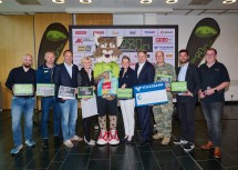 Landesrätin Susanne Rosenkranz mit Sponsoren und dem Vision-Run-Botschafterteam 