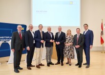 (v.l.) Harald Schlögel (Präsident Ärztinnen- und Ärztekammer NÖ), Robert Leitner (Vorsitzender des ÖGK-Landesstellenausschuss), Volker Knestel (NÖGUS-Geschäftsführer), Landesrat und NÖGUS-Vorsitzender Martin Antauer, Landesrat Anton Kasser, Elisabeth Bräutigam (Vorständin LGA), SPÖ-Klubobmann Hannes Weninger und Florian Hengl (Vorsitzender des ÖGK-Landesstellenausschuss).