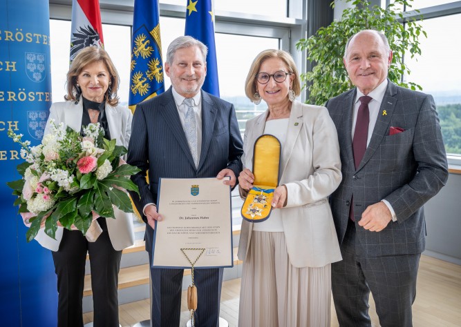 „Silbernes Komturkreuz“ des Landes Niederösterreich für Johannes Hahn