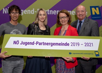 Extremsportler Michael Strasser, Moderatorin Mariella Gittler, Jugend-Landesrätin Christiane Teschl-Hofmeister und Vizebürgermeister Christian Stocker (Wiener Neustadt)