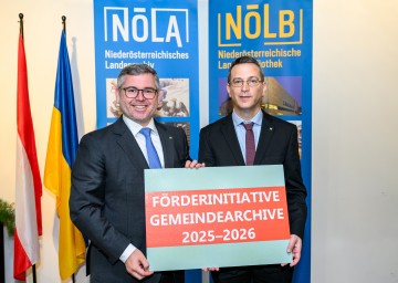 7022: Landesrat Ludwig Schleritzko und Archivdirektor Roman Zehetmayer (v.l.n.r.) präsentierten in der NÖ Landesbibliothek in St. Pölten eine neue Förderinitiative für Gemeindearchive.