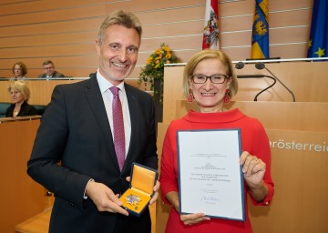 Wolfgang Schroll, Geschäftsführer der Verkehrsverbund Ost-Region, erhielt das „Große Goldene Ehrenzeichen für Verdienste um das Bundesland Niederösterreich“.