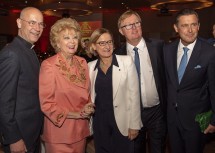 35 Jahre Unternehmer Peter Schaider und ein Geburtstag: Dompfarrer Toni Faber, Sängerin Birgit Sarata, Landeshauptfrau Johanna Mikl-Leitner, Peter Schaider und Stadtrat Peter Hanke (v.l.n.r.)