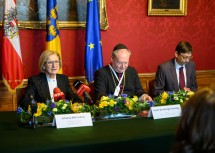 Pressekonferenz im Stift Klosterneuburg anlässlich des Landesfeiertages: Landeshauptfrau Johanna Mikl-Leitner, Propst Anton Höslinger und Wirtschaftsdirektor Andreas Gahleitner ( v. l. n. r.).