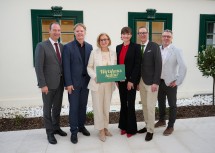 (v.l.n.r.) Mario Pulker, Spartenobmann Wirtschaftskammer, Michael Duscher, Geschäftsführer der NÖ Werbung, Landeshauptfrau Johanna Mikl-Leitner, Astrid Steharnig-Staudinger, Geschäftsführerin der Österreich Werbung, Wirtshauskultur-Obmann Harald Pollak und Dietmar Schöner, neuer Obmann der Fachgruppe Gastronomie in der WKNÖ.