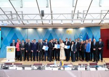 Gruppenfoto nach dem Round Table Summit rund um Landeshauptfrau Johanna Mikl-Leitner und  EU-Kommission Exekutiv-Vizepräsident Raffaele Fitto.