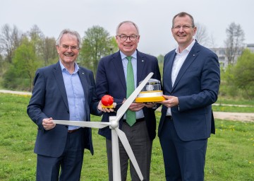Landtagspräsident Karl Wilfing, LH-Stellvertreter Stephan Pernkopf und EVN Vorstandsdirektor Stefan Stallinger.