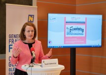 Frauen-Landesrätin Christiane Teschl-Hofmeister bei der Pressekonferenz zum 110. Internationalen Frauentag. 