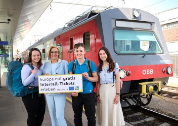 Stefanie Kern, Landeshauptfrau Johanna Mikl-Leitner, Josef Kern und Helena Sokic.