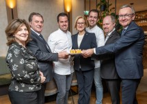 (v.l.n.r.) Doris Agneter (Geschäftsführerin NÖBEG), WKNÖ-Präsident Wolfgang Ecker, Stefan Görg, Landeshauptfrau Johanna Mikl-Leitner, Martin Görg, Michael Nistl (Bürgermeister Katzelsdorf) und Stefan Chalupa (Geschäftsführer NÖBEG).