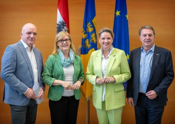 Informierten über die Insolvenzstiftung Kika/Leiner: Arbeiterkammer NÖ-Präsident Markus Wieser, AMS NÖ-Landesgeschäftsführerin Sandra Kern, Arbeitsmarkt-Landesrätin Susanne Rosenkranz und Wirtschaftskammer NÖ-Präsident Wolfgang Ecker.