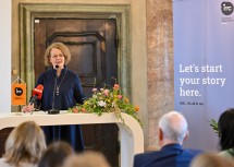 Landesrätin Christiane Teschl-Hofmeister begrüßte die vietnamesischen Auszubildenden in Krems