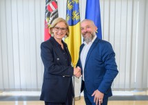 Landeshauptfrau Johanna Mikl-Leitner und der Reinsberger Bürgermeister Reinhard Nosofsky.