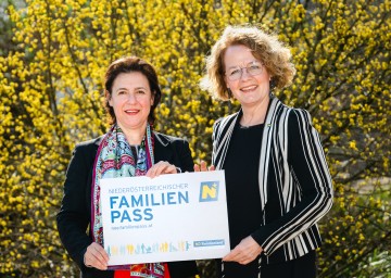 Familien-Landesrätin Christiane Teschl-Hofmeister und NÖ Familienland GmbH-Geschäftsführerin Barbara Trettler.