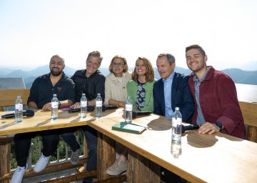 Diskutierten bei „Talk am Turm“ am Prochenberg (v.l.n.r.): Ali Mahlodji, Thomas Welser, Landeshauptfrau Johanna Mikl-Leitner, Martina Scheibelauer, Franz Schellhorn und Lukas Renz.