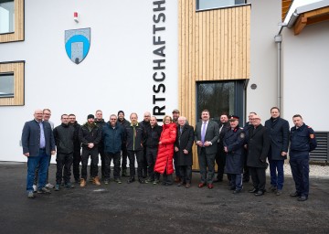 Landeshauptfrau Johanna Mikl-Leitner bei der Eröffnung des neuen Wirtschaftshofes Wöllersdorf-Steinabrückl.